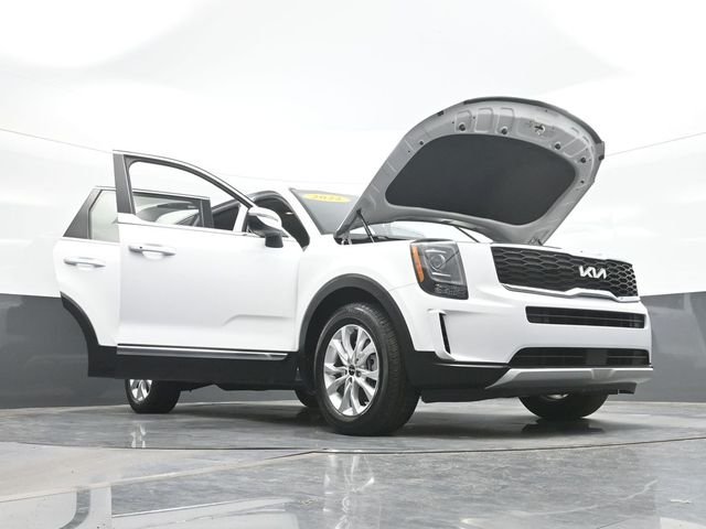 Used 2022 White Kia LX image 32