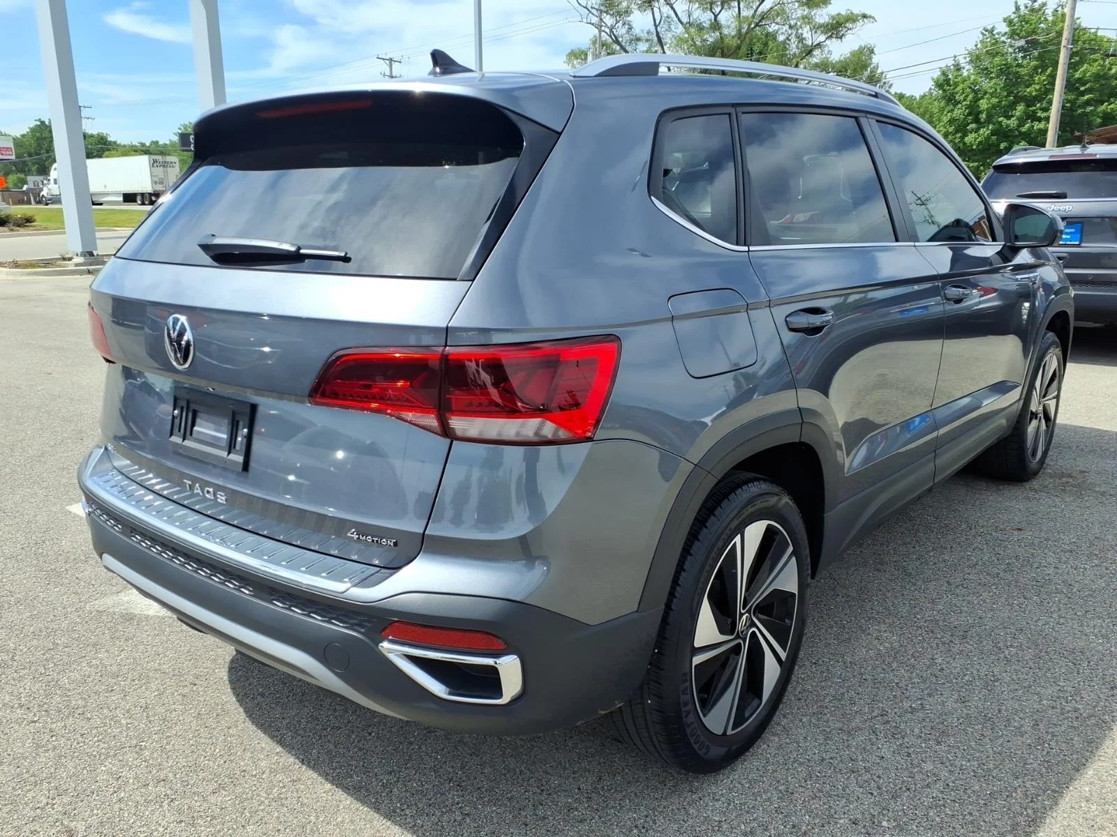 Certified Used 2024 Platinum Gray Metallic (2r2r) Volkswagen SE 4Motion image 7