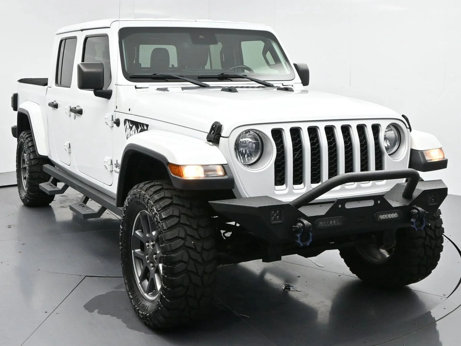 Used 2020 Bright White Clearcoat Jeep Overland image 2