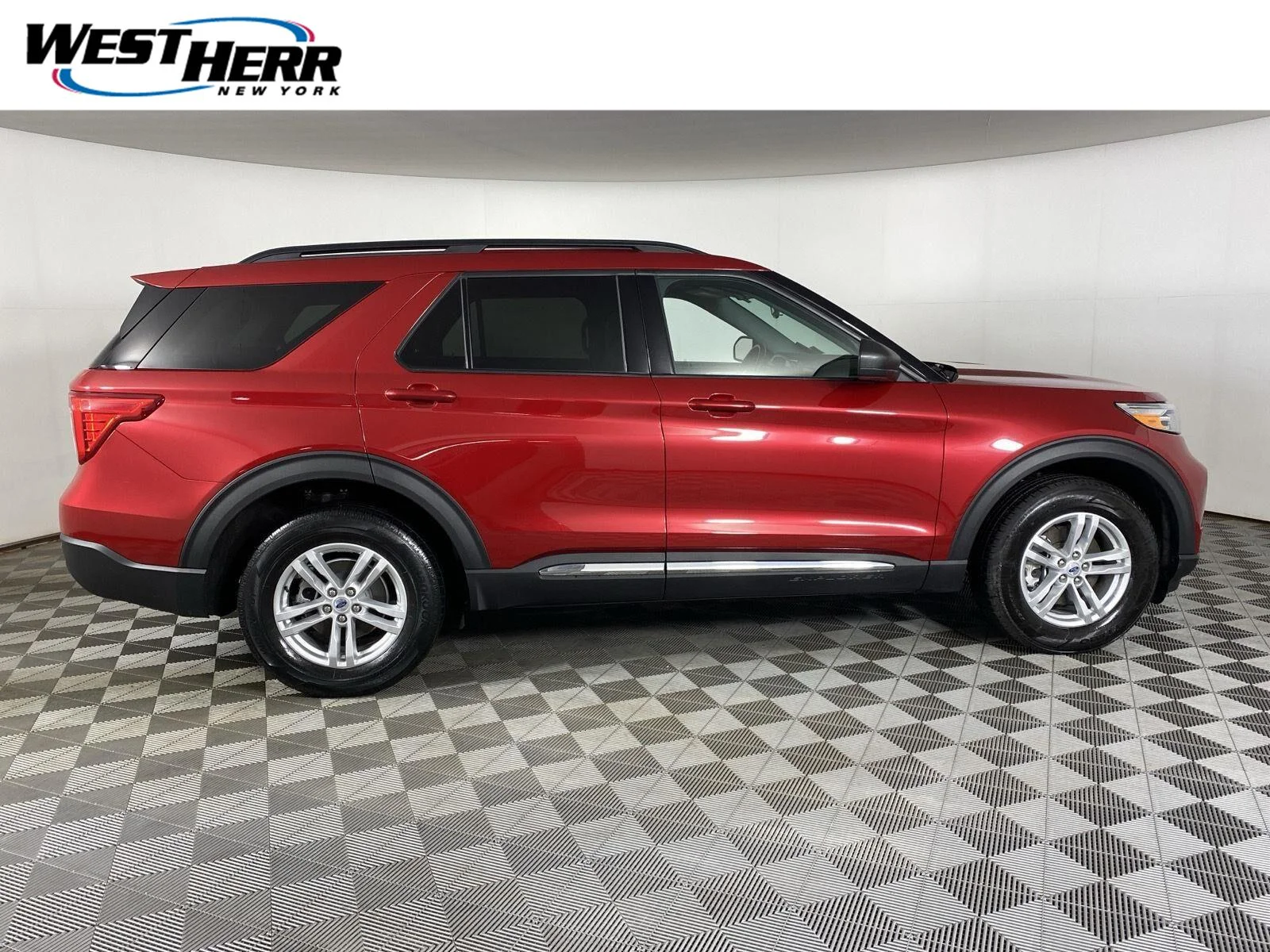 Used 2023 Rapid Red Metallic Tinted Clearcoat Ford XLT image 1