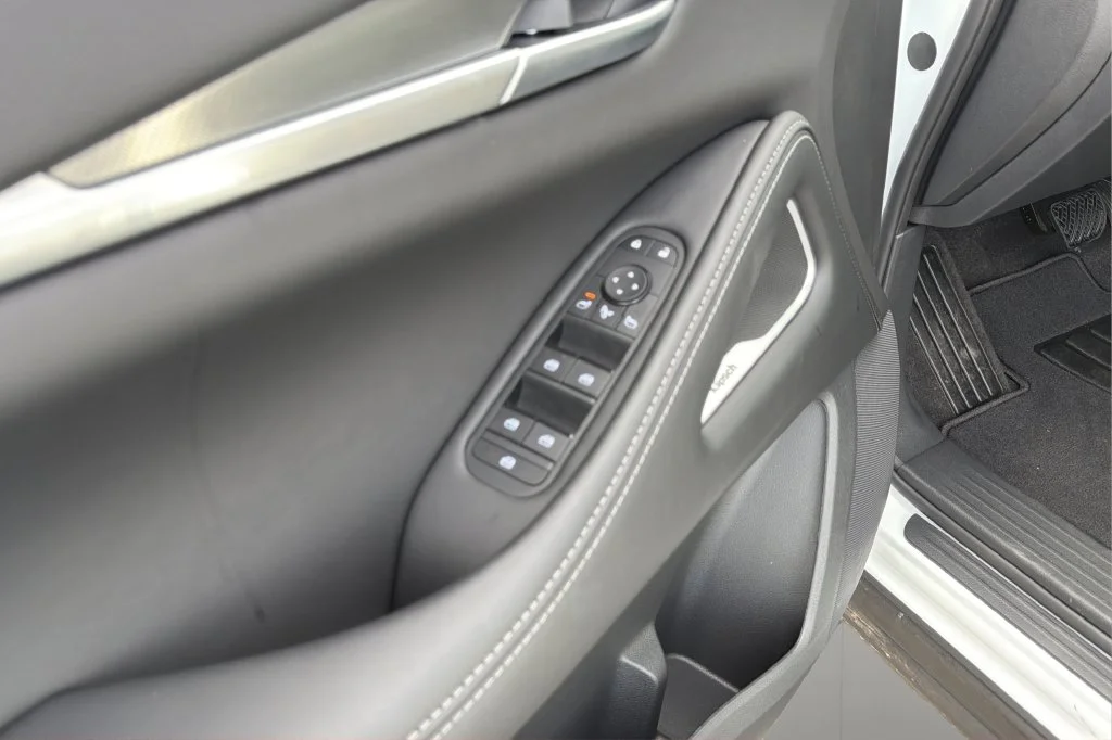New 2027 RADIANT WHITE INFINITI Luxe FWD image 15