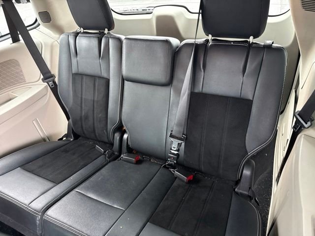 Used 2018 Gray Dodge SXT image 14
