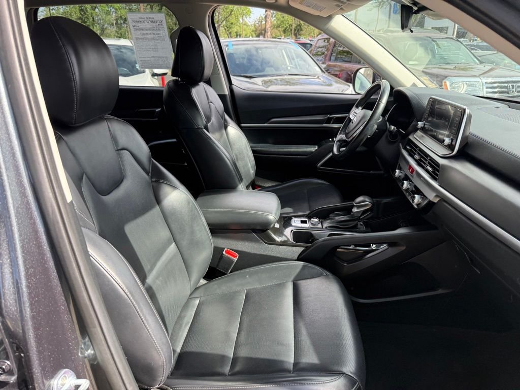 Used 2020 Grey Kia LX image 19