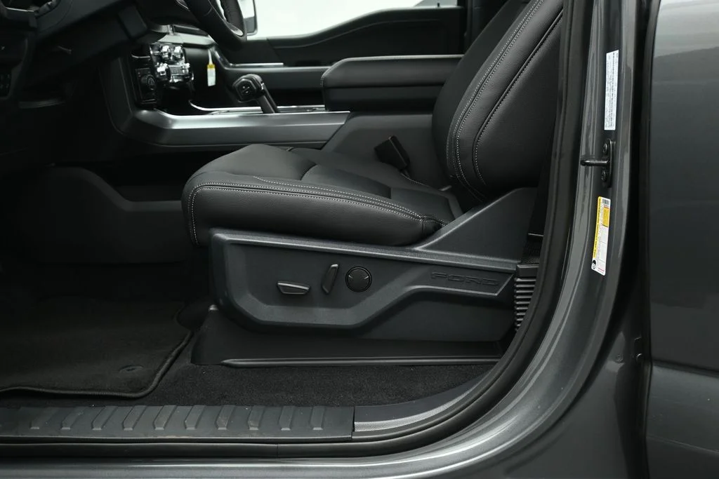New 2026 Carbonized Gray Metallic Ford XLT image 10