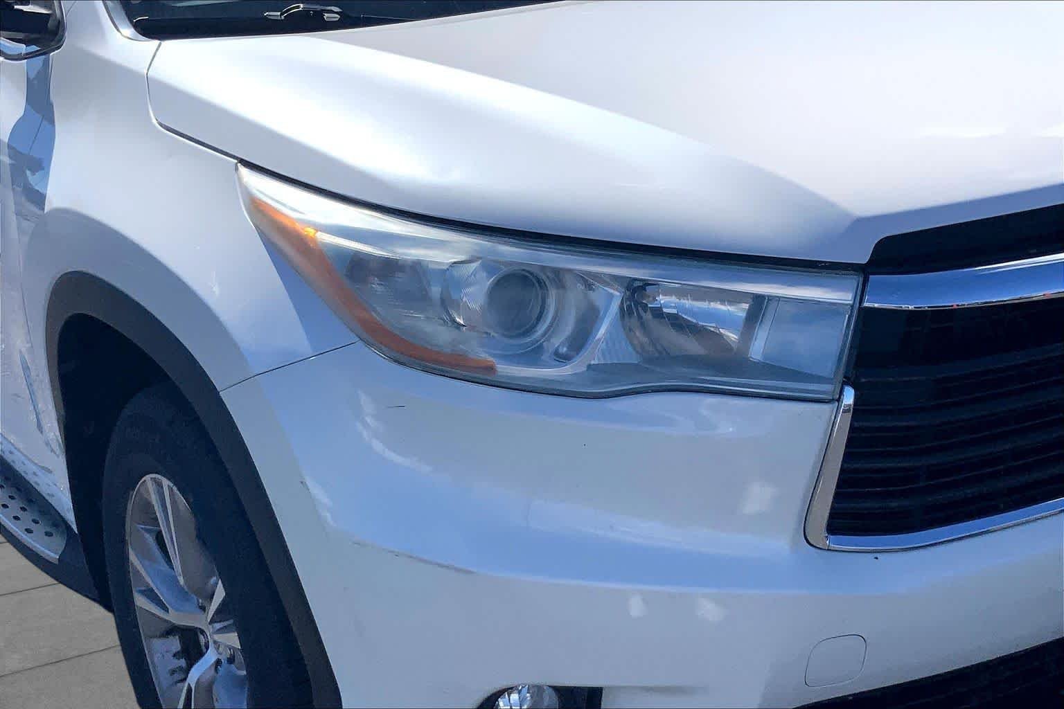 Used 2015 Blizzard Pearl Toyota XLE image 28