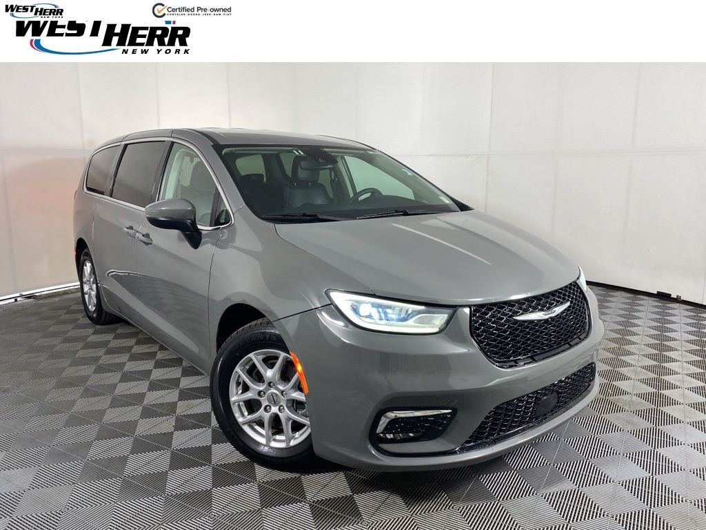 2023 Chrysler Pacifica Touring L's photo