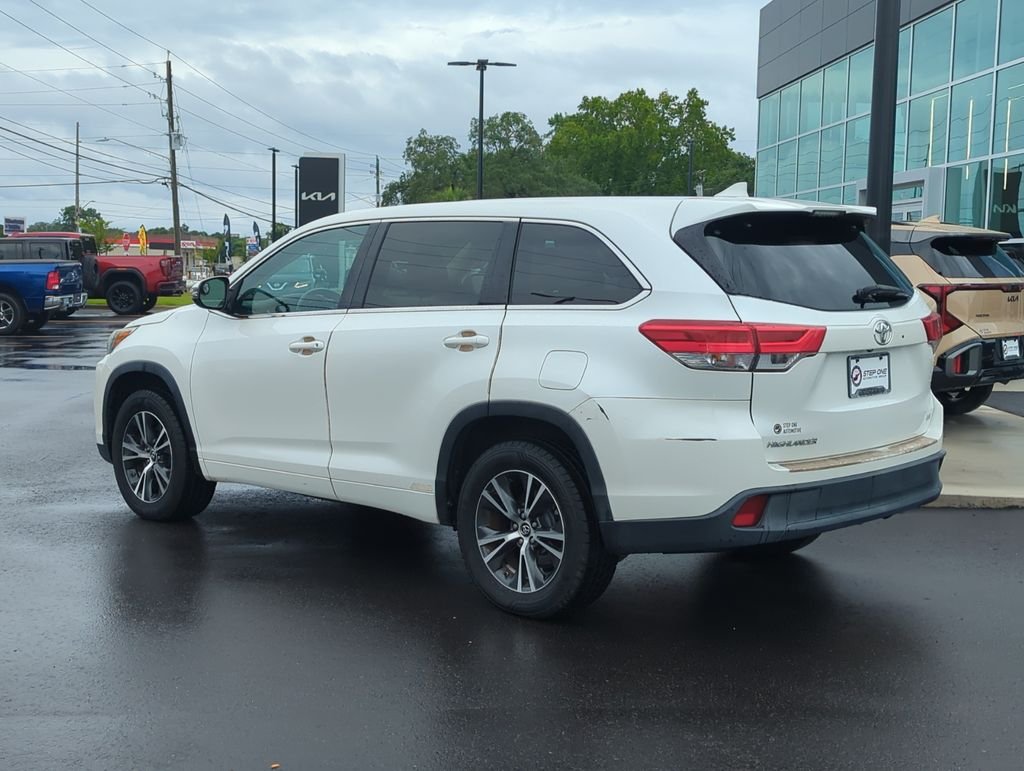 Used 2017 White Toyota LE Plus image 5