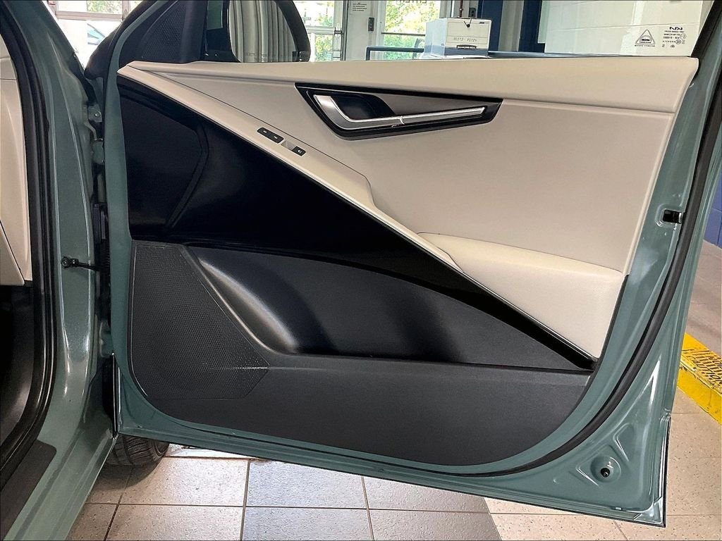 Used 2023 Green Kia Wind image 12