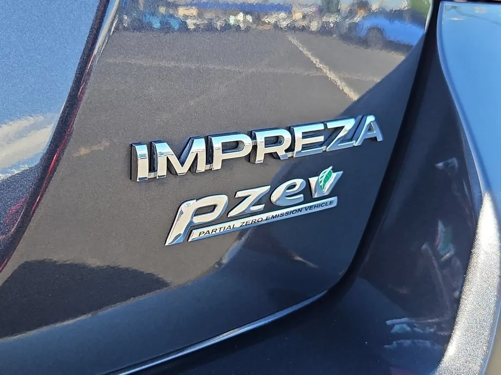 Used 2015  Subaru 2.0i Limited image 26