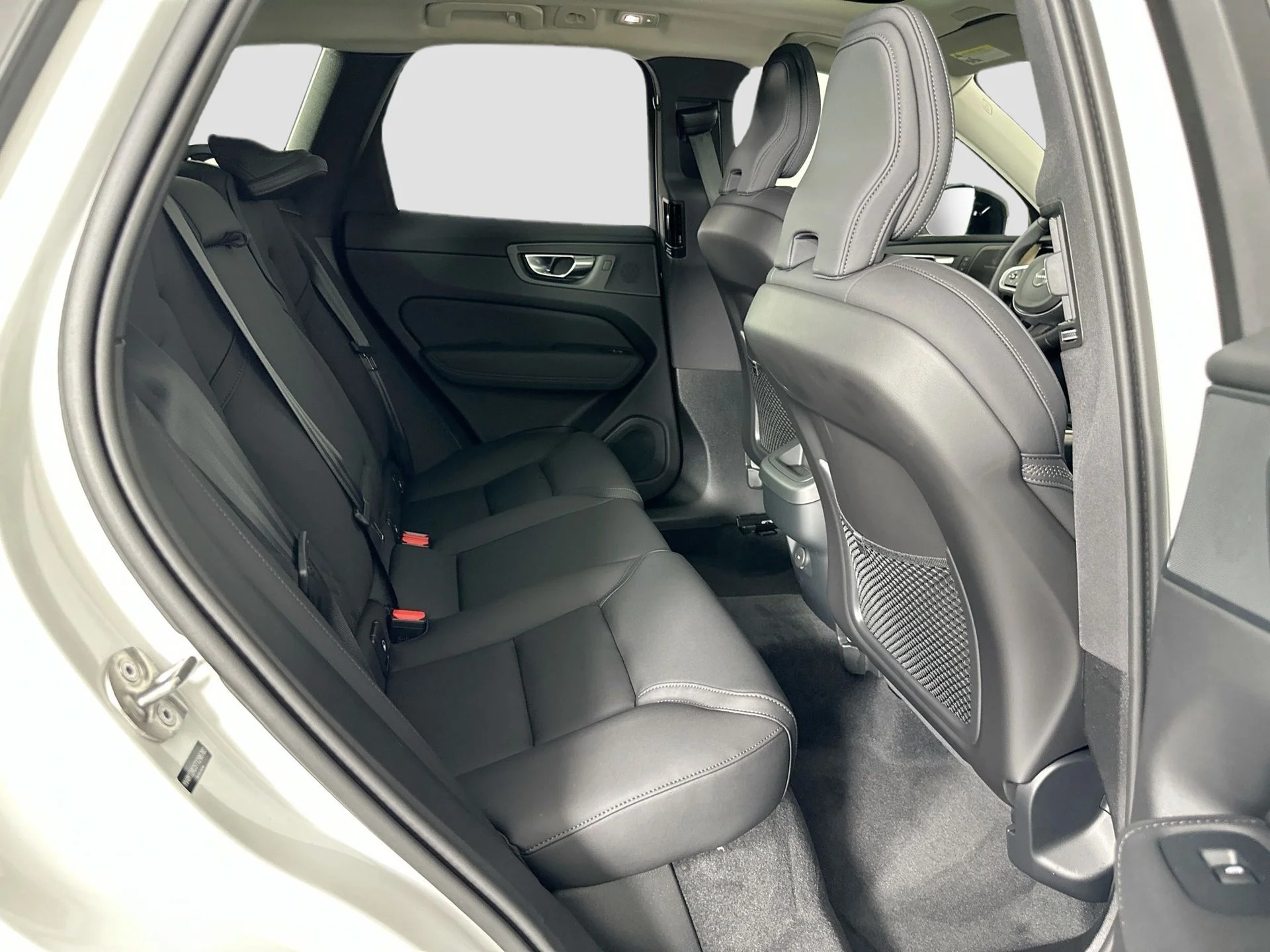 2026 Volvo XC60 Plus - Photo 25