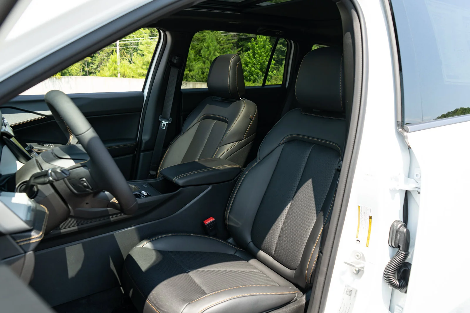 New 2026 Bright White Clear-Coat Exterior Paint Jeep  image 15