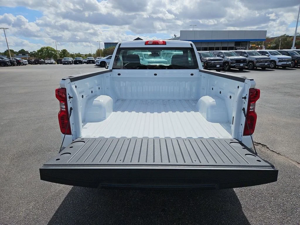 New 2026 Summit White Chevrolet WT image 23