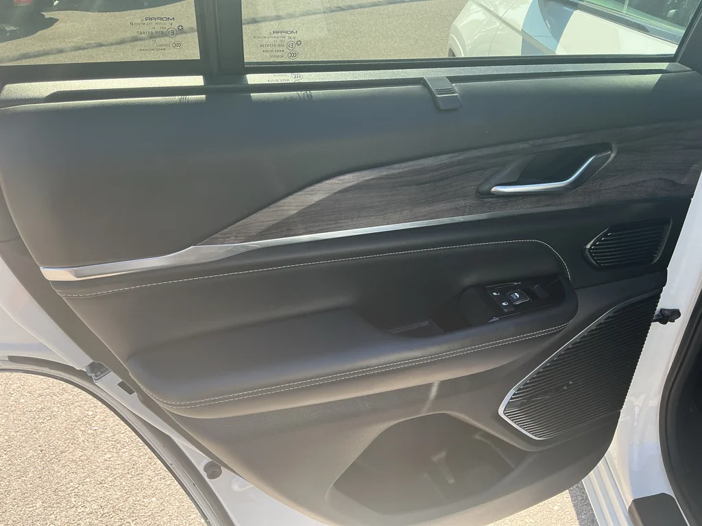 Used 2022 Bright White Jeep Overland image 12