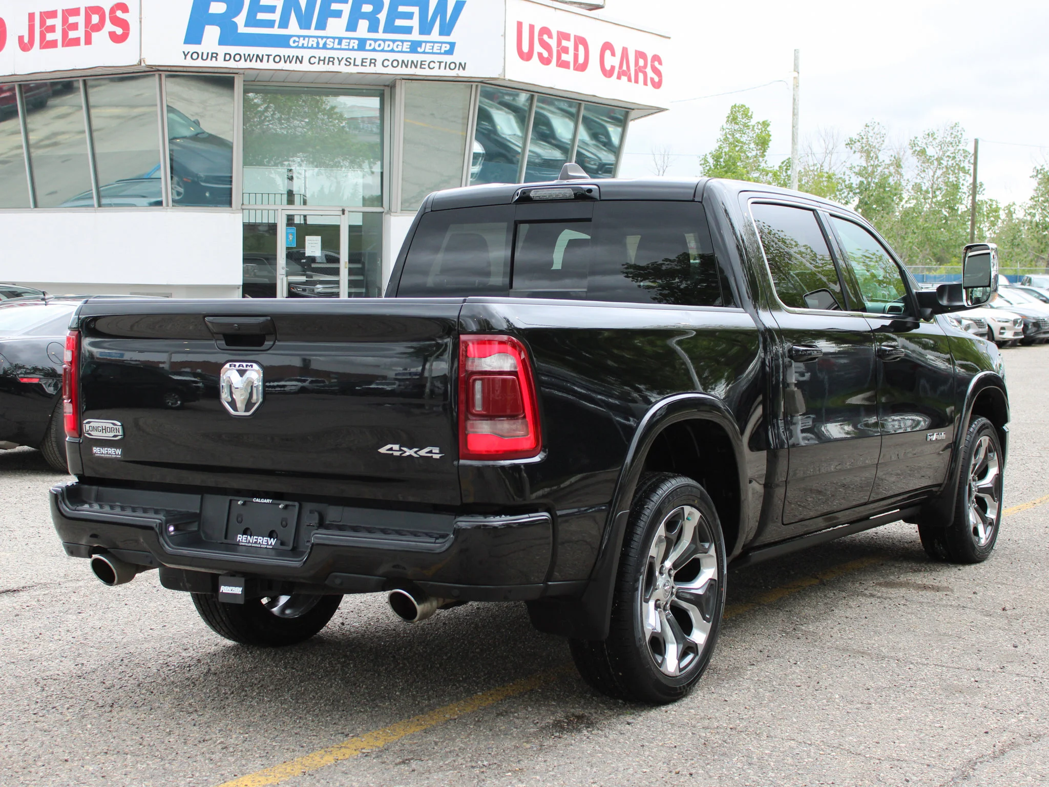 Certified Used 2023 Black RAM Limited Longhorn * HEMI V8 | Trailer Tow | Running Boards | Apple CarPlay | RamBox | Head-Up Display image 16