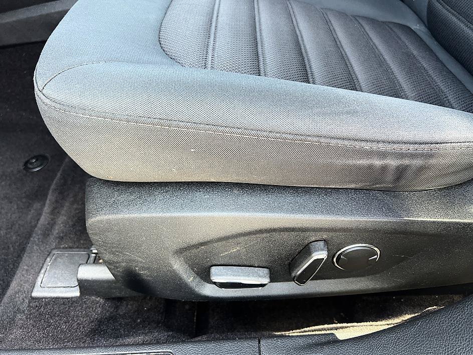 Used 2019 Magnetic Ford SE image 21