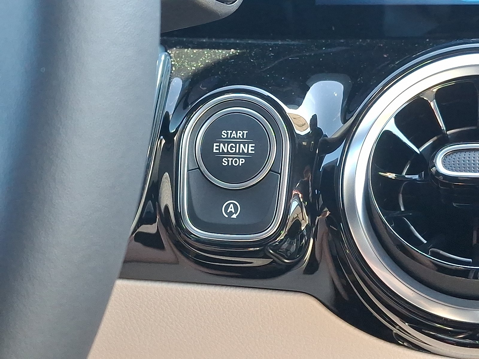 2025 Mercedes-Benz GLA GLA250 - Photo 15