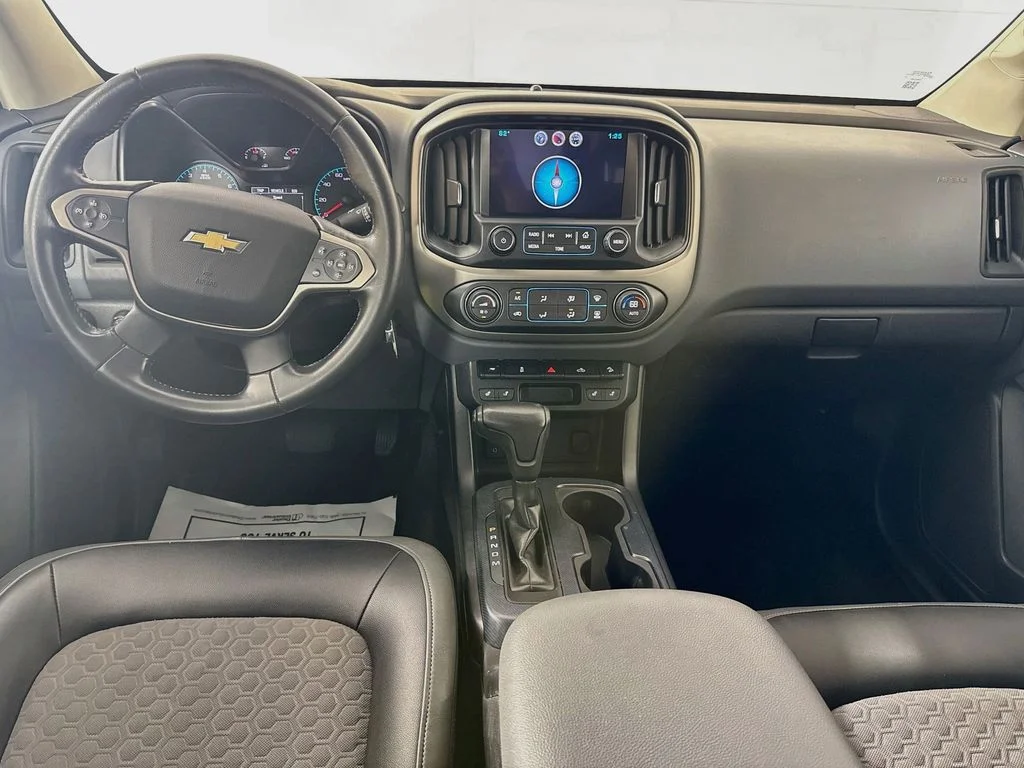 Used 2015 White Chevrolet Z71 image 27