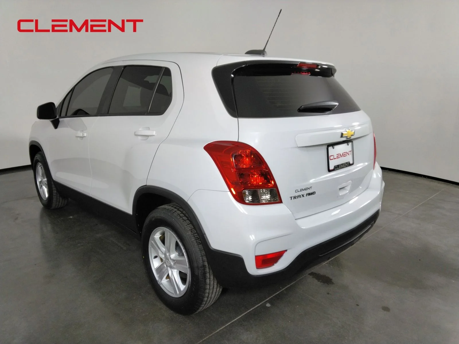 Used 2022 White Chevrolet LS image 7
