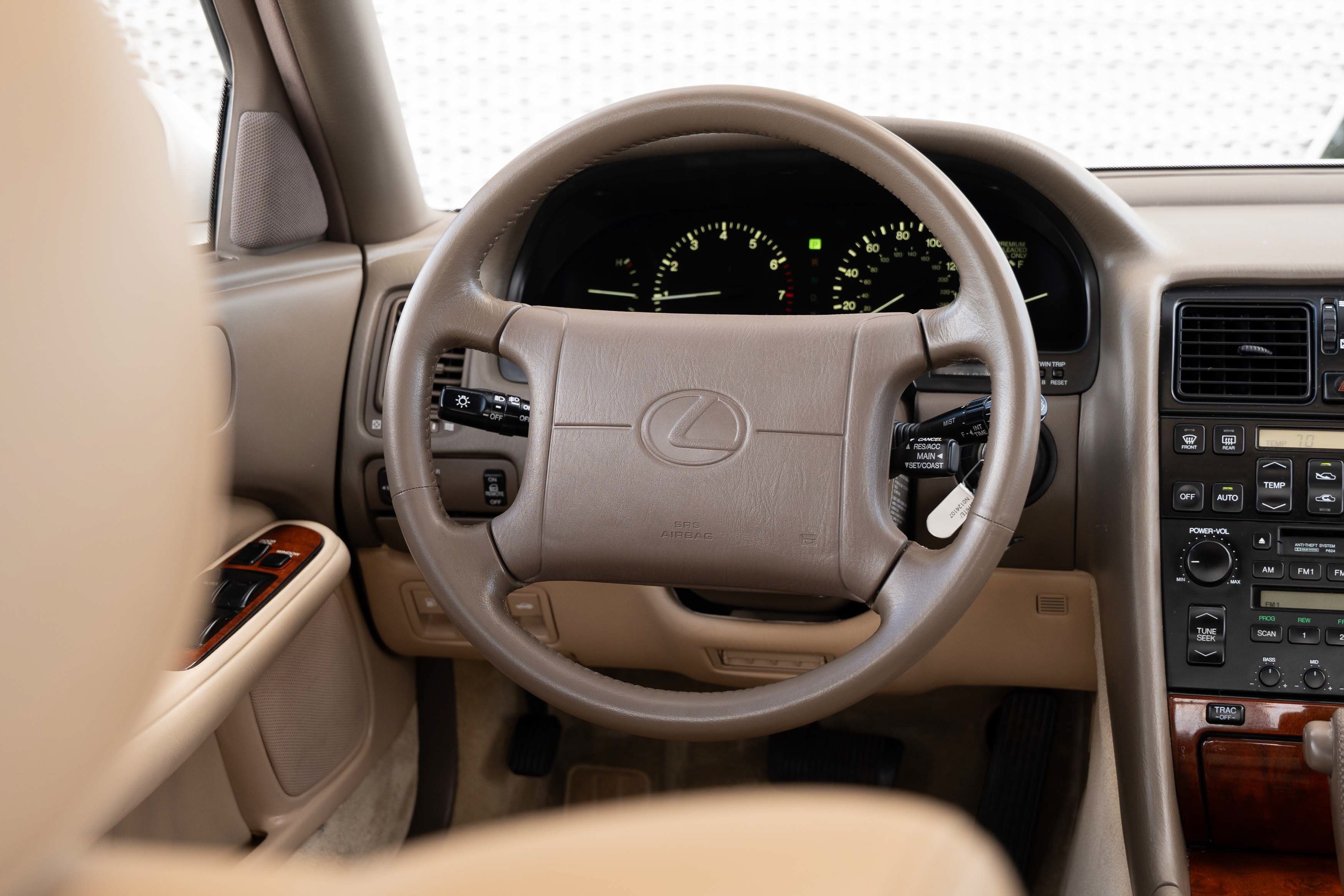 Used 1992 White Lexus 400 image 9