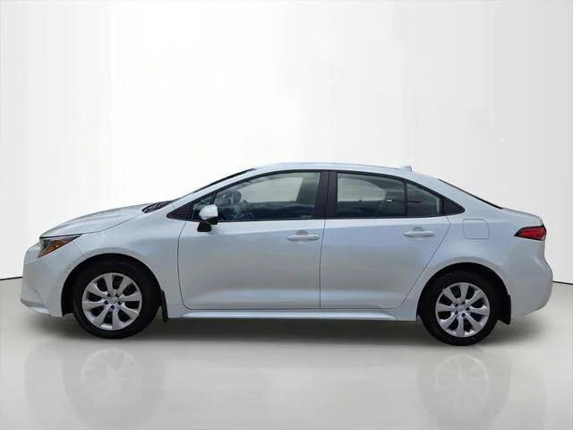 Used 2026 Wind Chill Pearl Toyota LE image 2