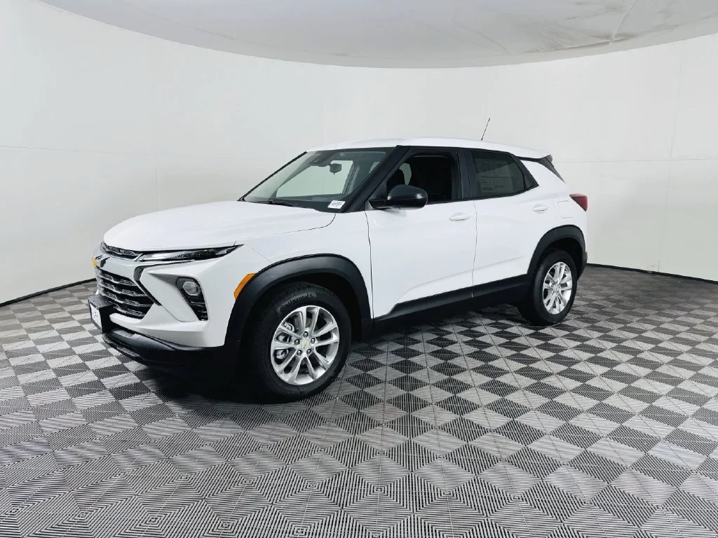 Used 2026 Summit White Chevrolet LS image 4