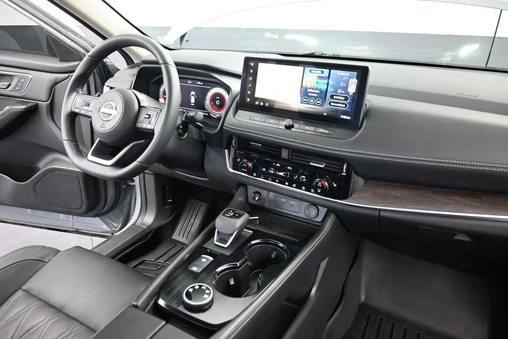 Used 2024 Gray Nissan Platinum image 29