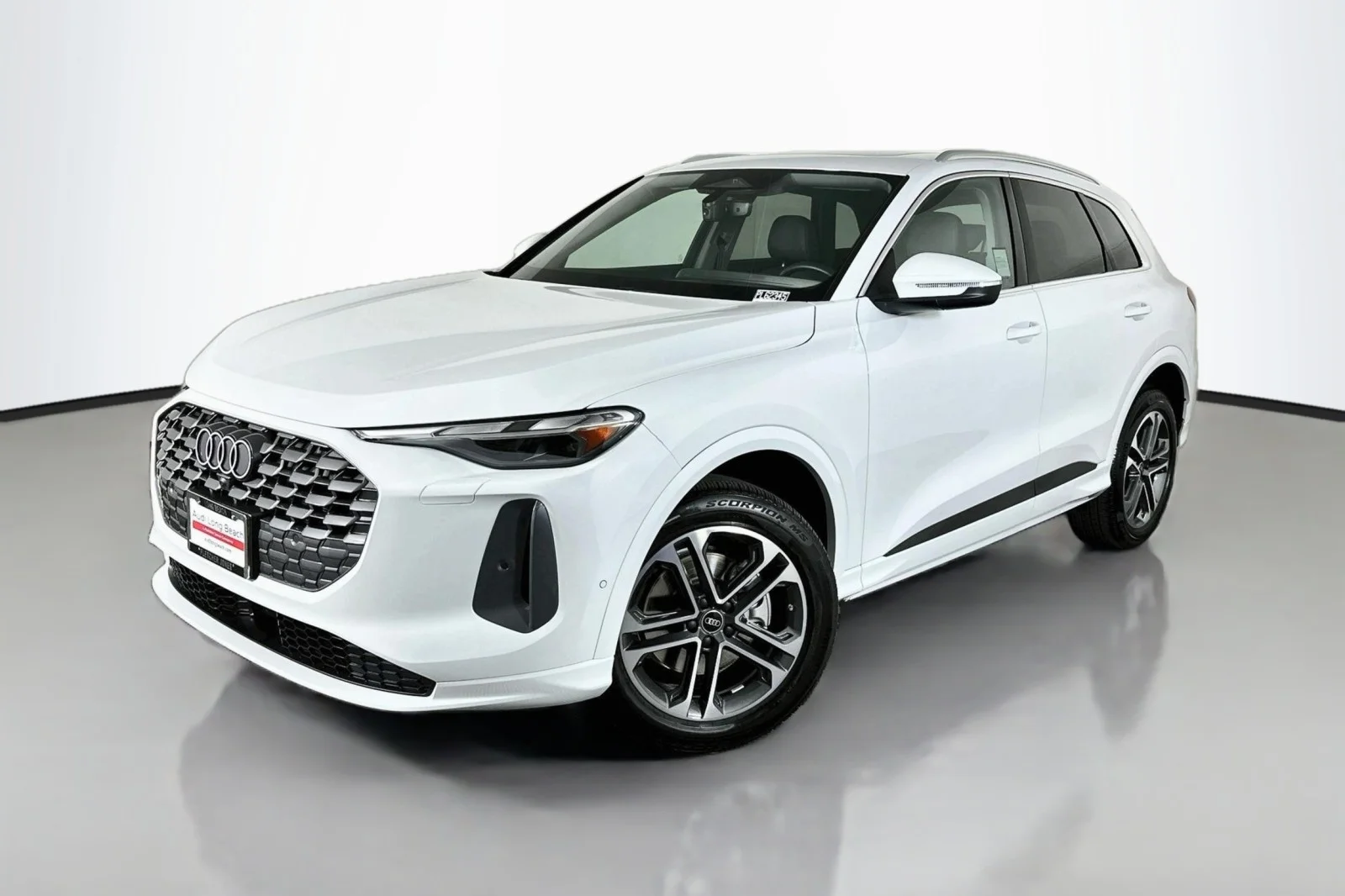 <span style='font-size: 28px; color:#111'>Luxury Loaner 2026 Q5 SUV</span>