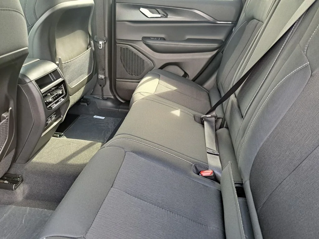 New 2026 Velvet Red Pearl-Coat Exterior Paint Jeep Laredo image 20