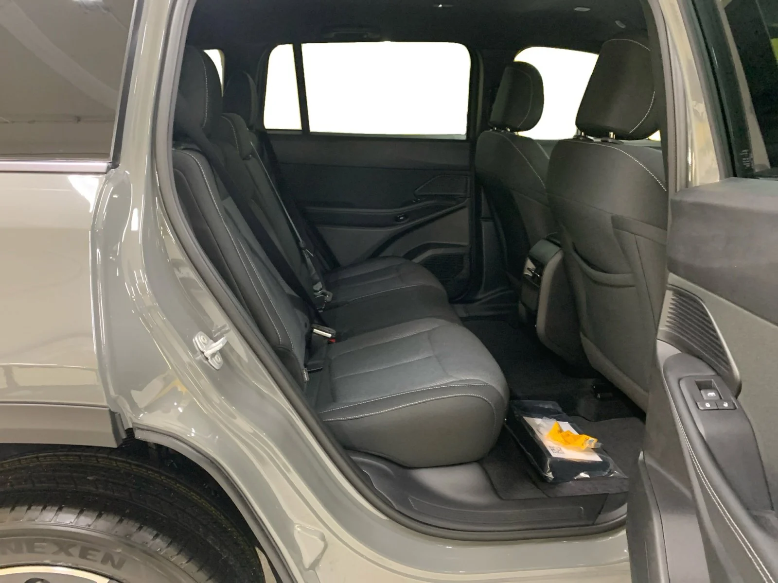 New 2026 Sting-Grey Jeep Laredo image 18