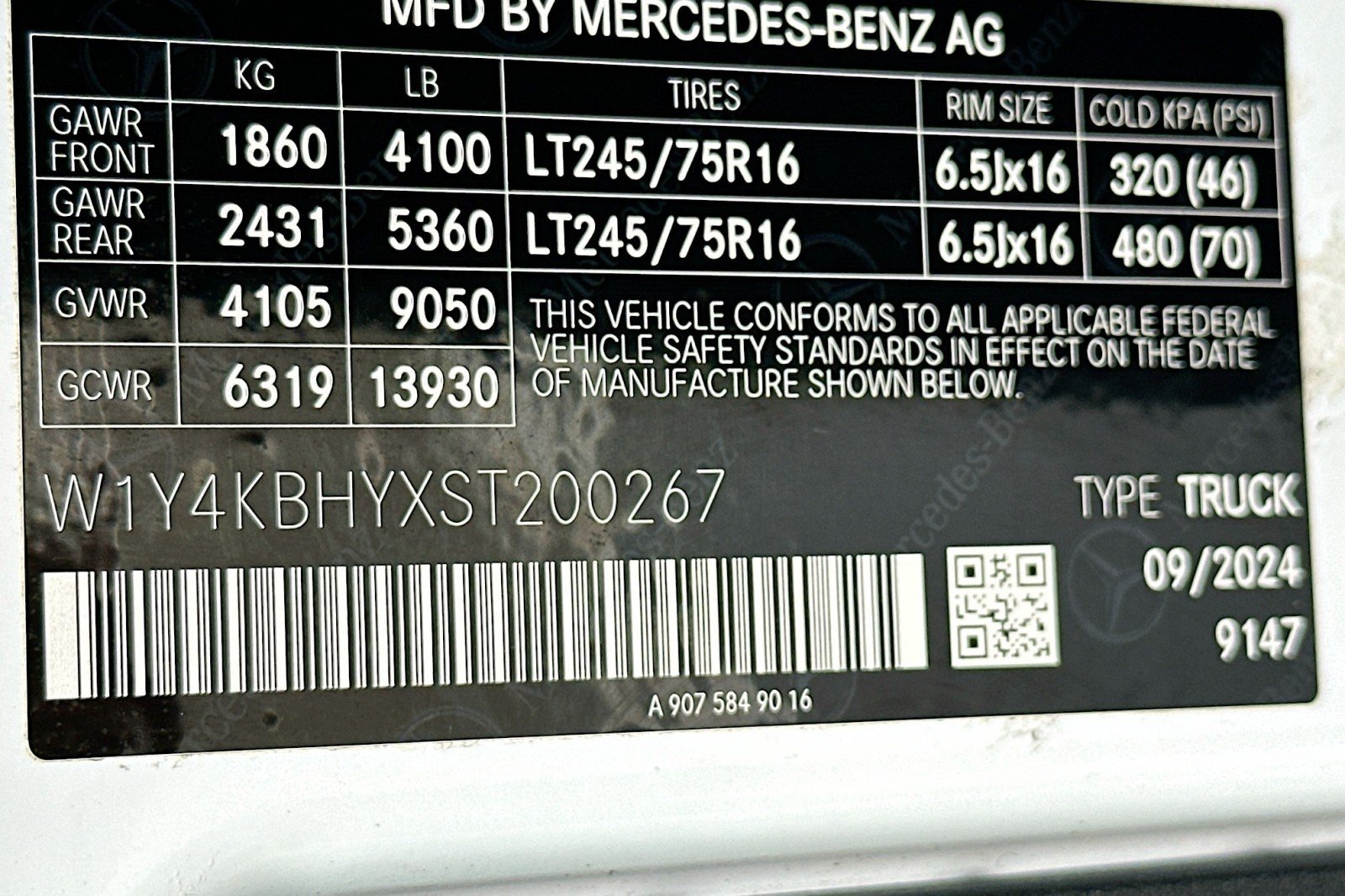 Used 2025 Arctic White Mercedes-Benz  image 24