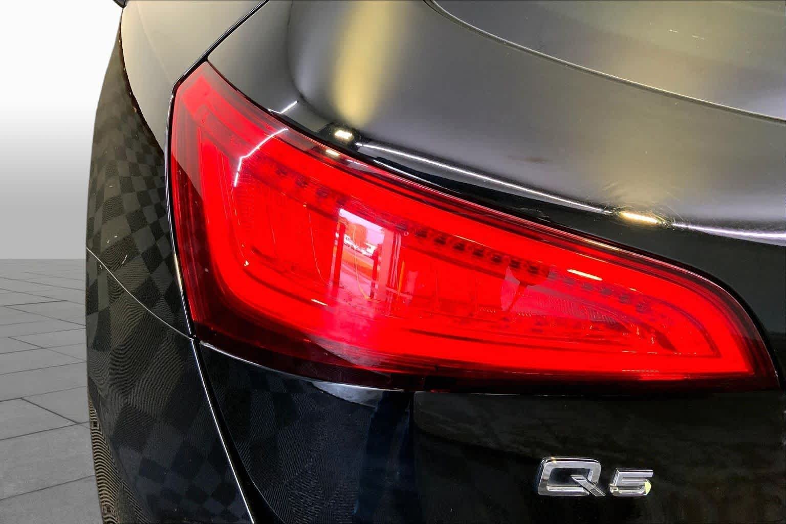 Used 2017 Brilliant Black Audi Premium image 28