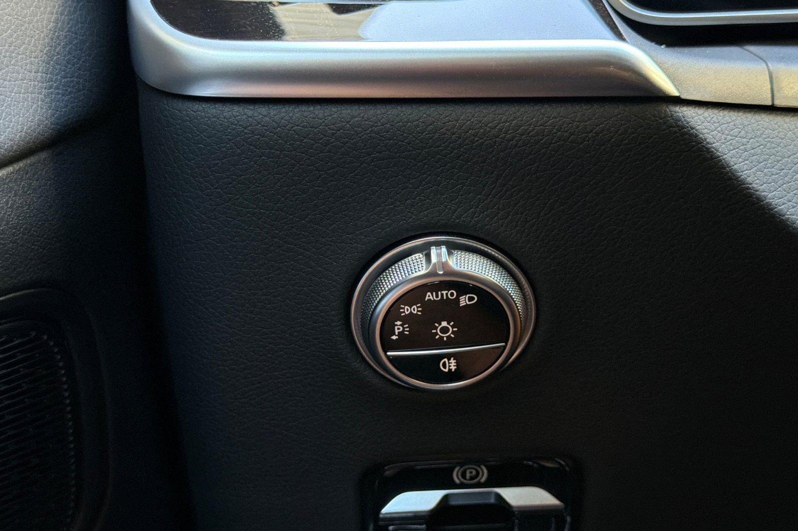 Certified Used 2025 White Mercedes-Benz GLC 300 image 33
