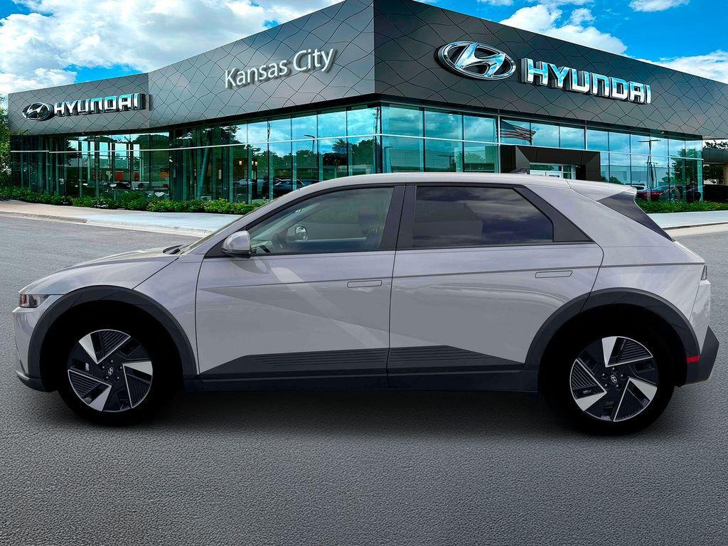 New 2026 Cyber Gray Hyundai SE image 3