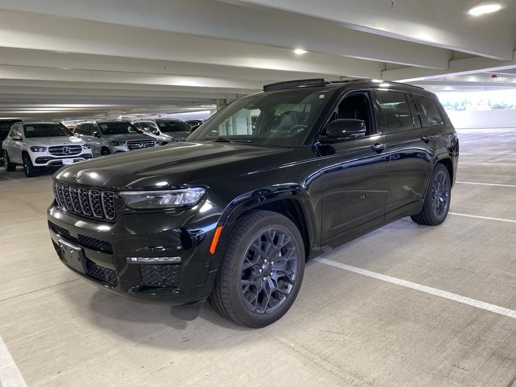 Used 2023 Diamond Black Crystal Pearlcoat Jeep Summit image 1