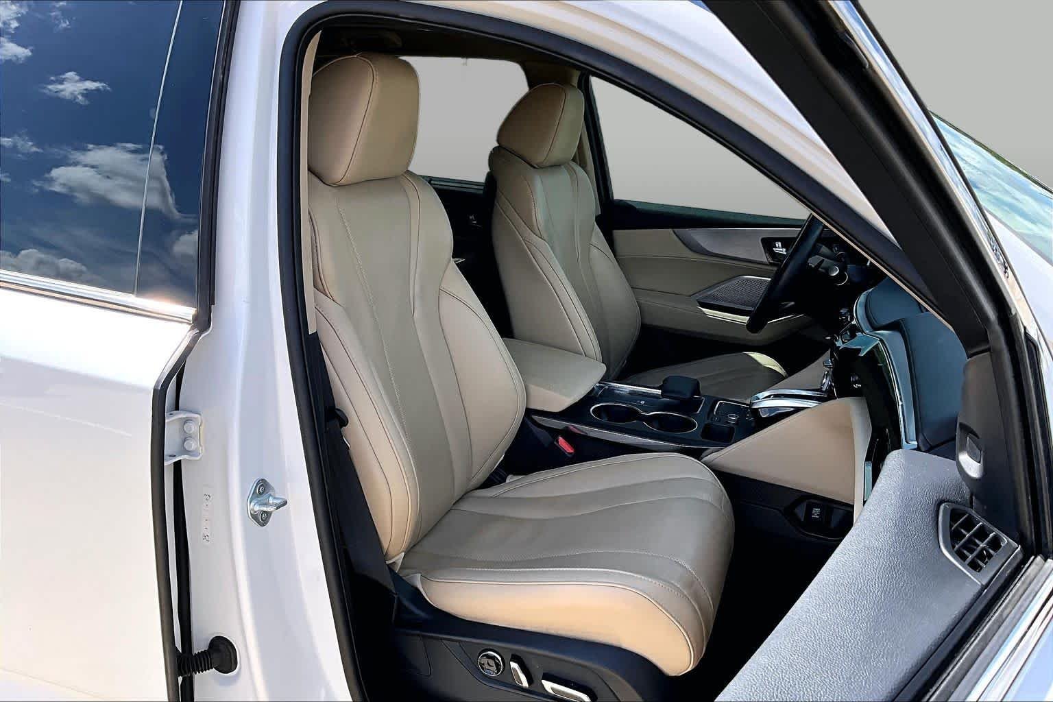 Used 2024 Platinum White Pearl Acura w/Technology Package image 9