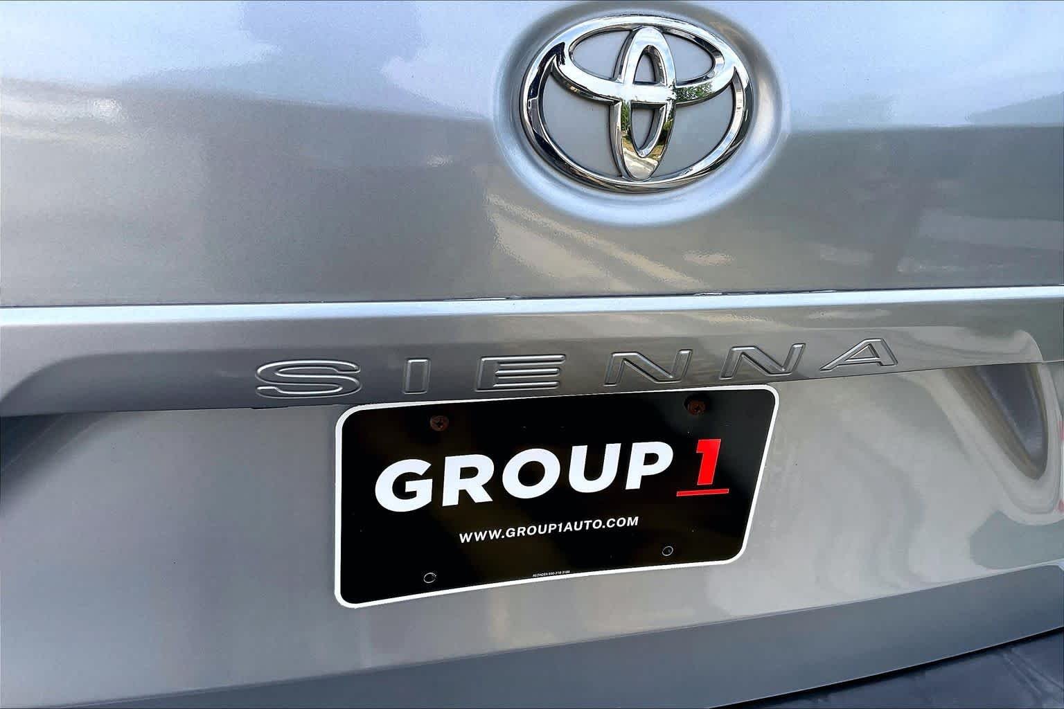 Used 2014 Silver Sky Metallic Toyota XLE image 33