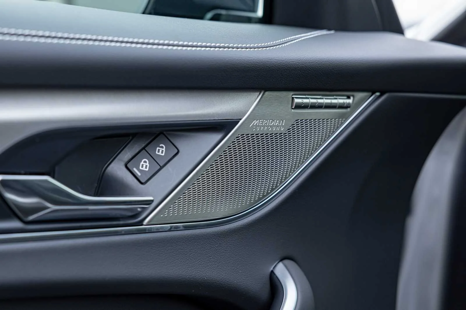 2026 Jaguar F-Pace R-Dynamic S - Photo 12