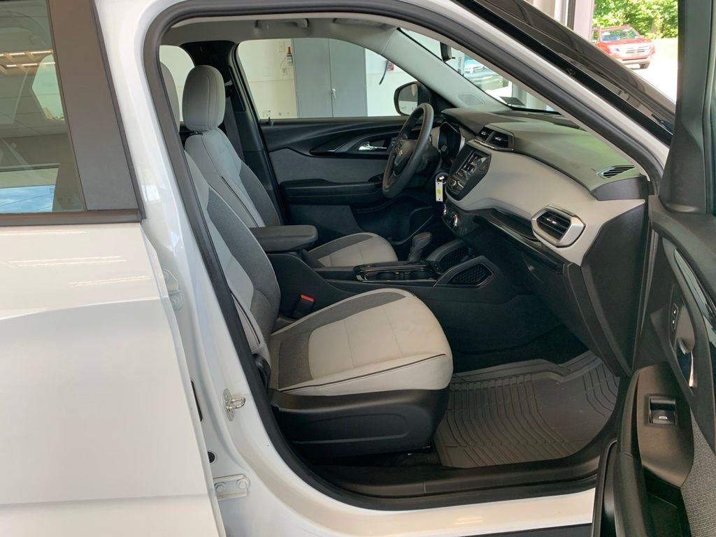 Used 2021 White Chevrolet LS image 19