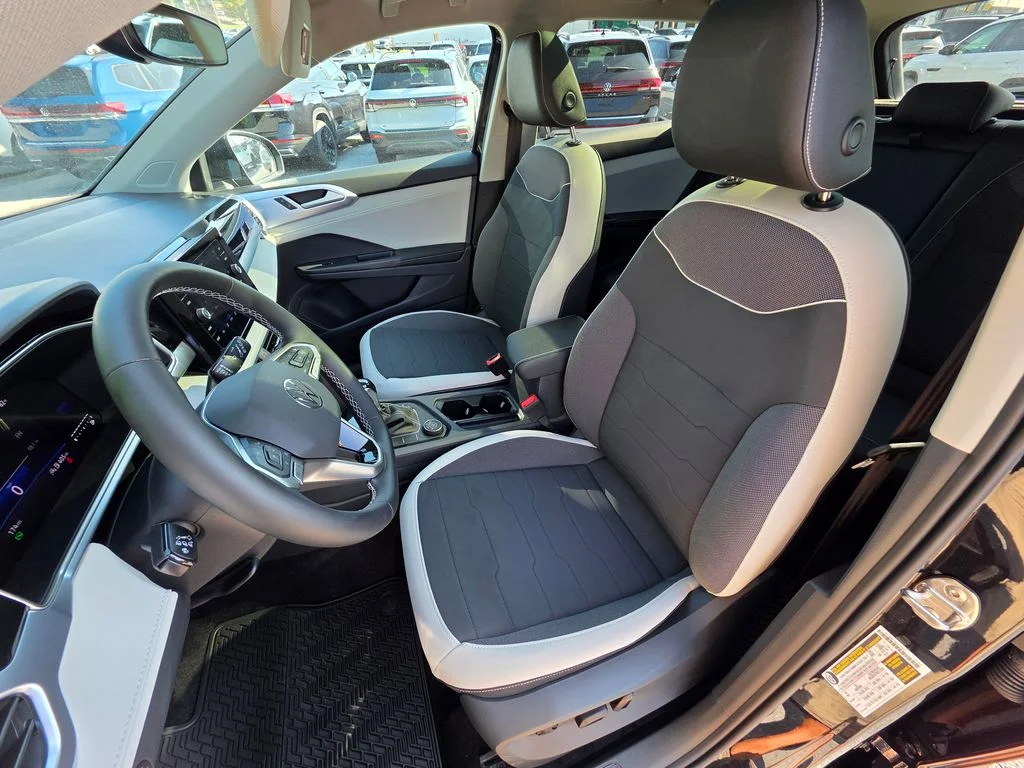 New 2026 Deep Black Pearl Volkswagen 1.5T SE image 12