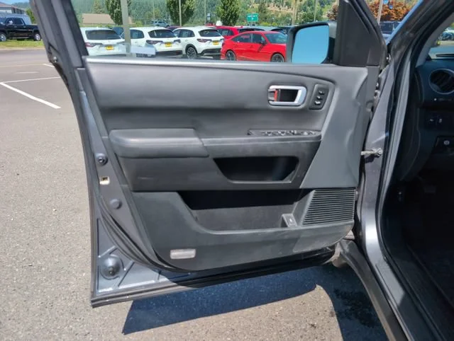 Used 2012 Polished Metal Metallic Honda Touring image 18