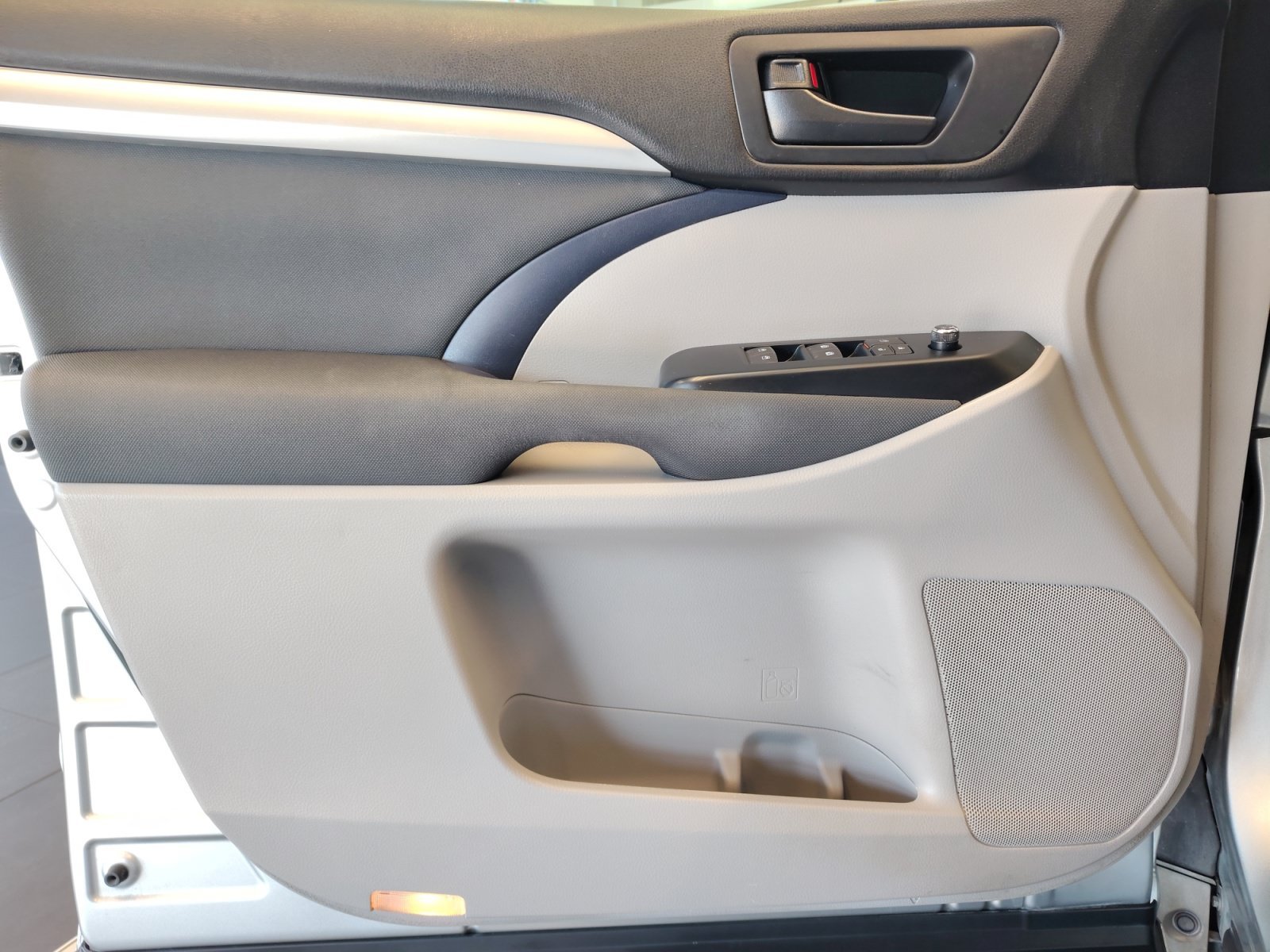 Used 2017 Celestial Silver Metallic Toyota LE image 25