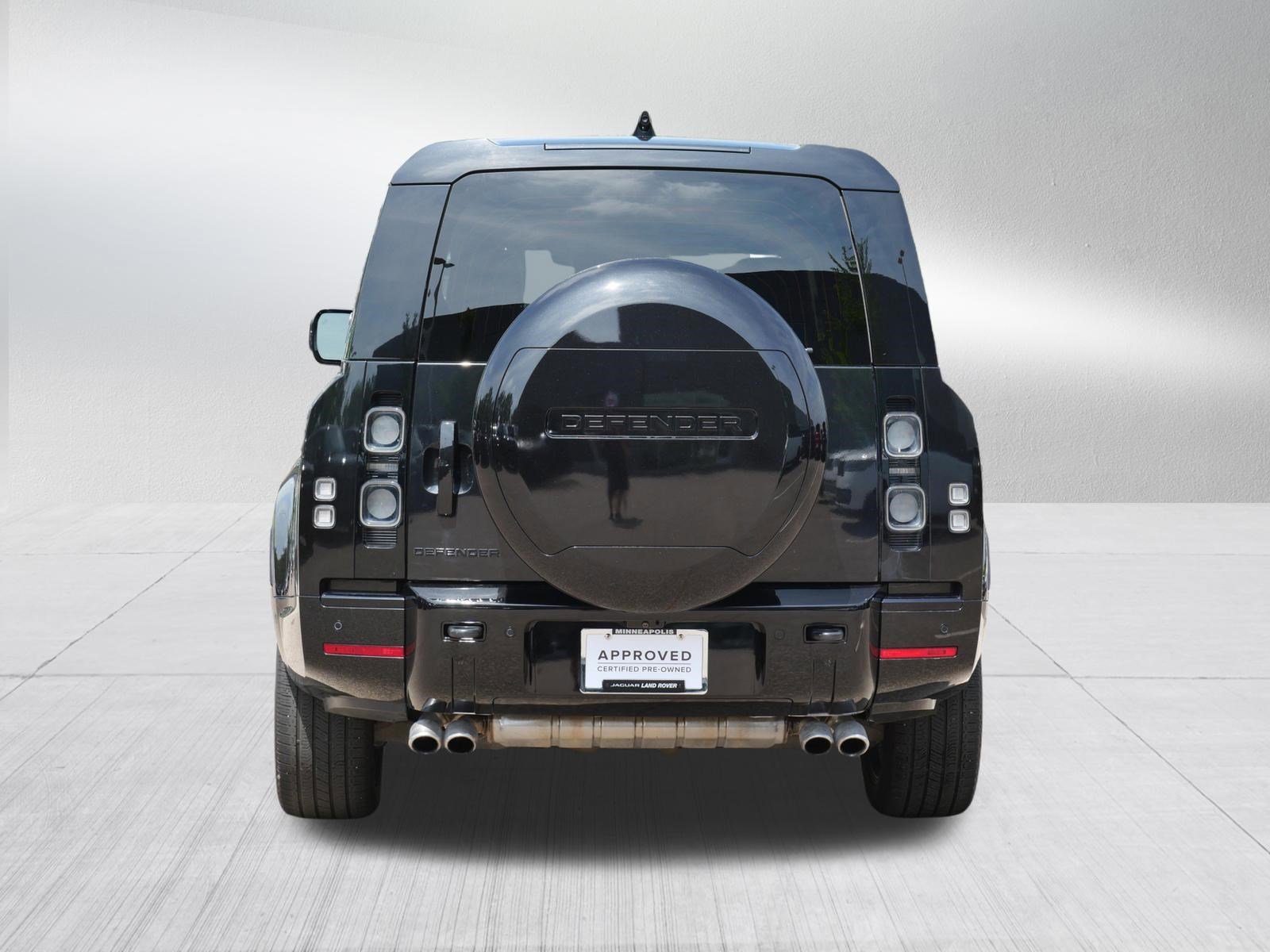 Used 2024 Santorini Black Metallic Land Rover V8 image 4