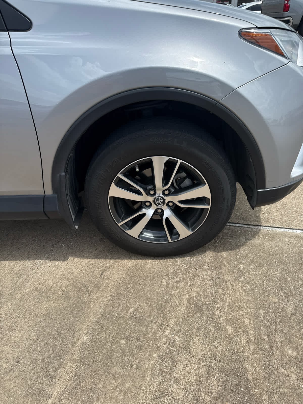 Used 2018 Silver Sky Metallic Toyota XLE image 10