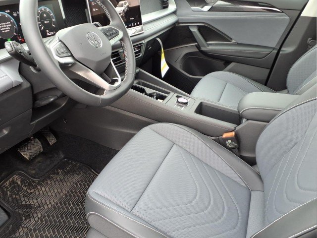2026 Volkswagen Tiguan SE - Photo 15