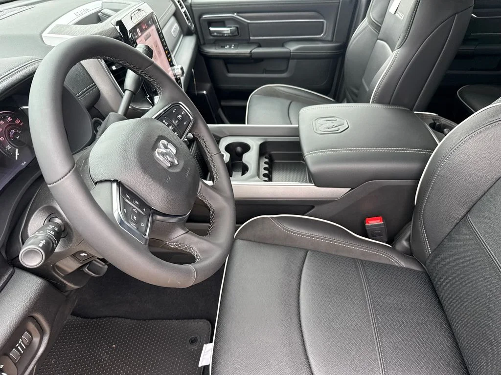 New 2026 Diamond Black Crystal Pearl-Coat Exterior Paint RAM Laramie image 19