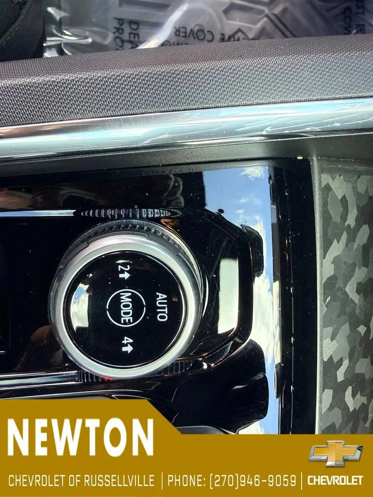 Used 2024 Summit White GMC Elevation image 7