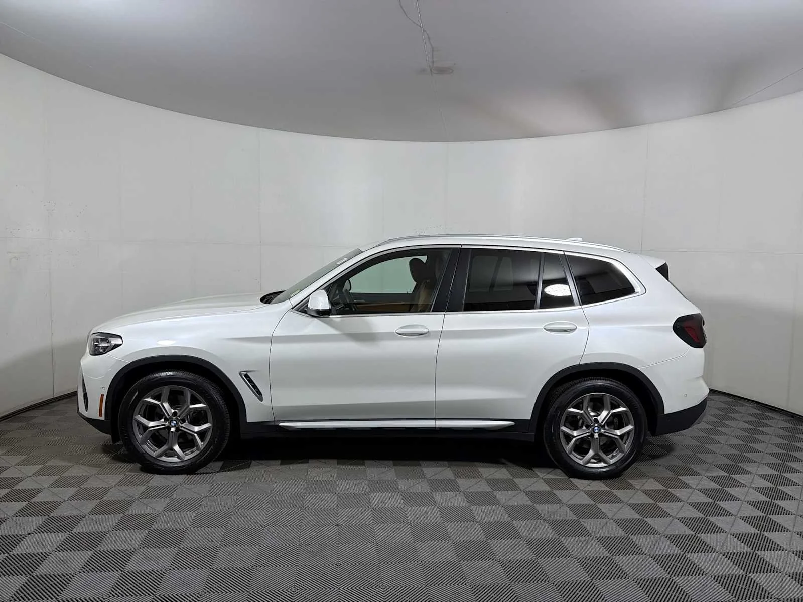 Certified Used 2023 Mineral White Metallic BMW xDrive30i image 4