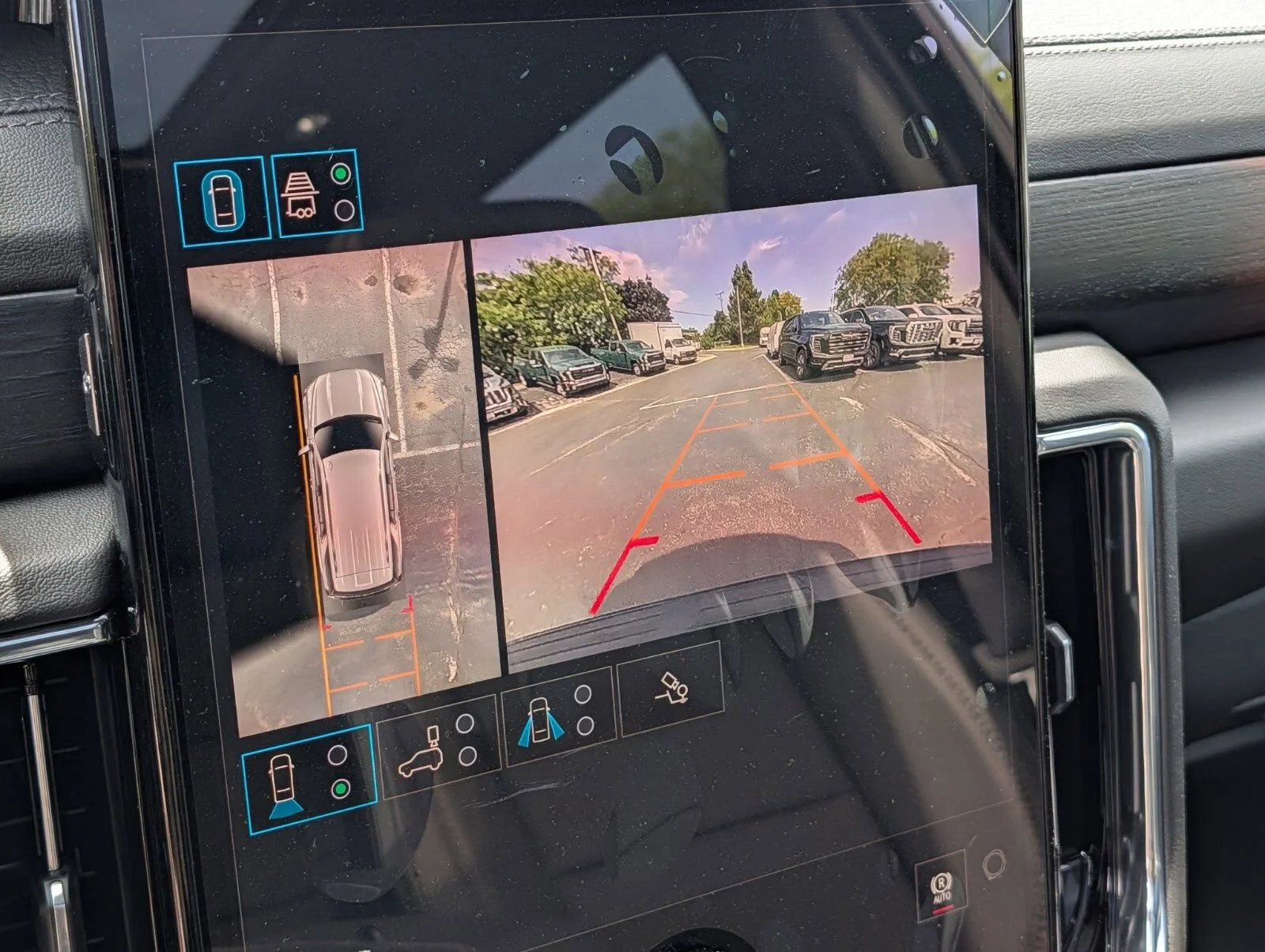 2026 GMC Yukon Denali - Photo 10