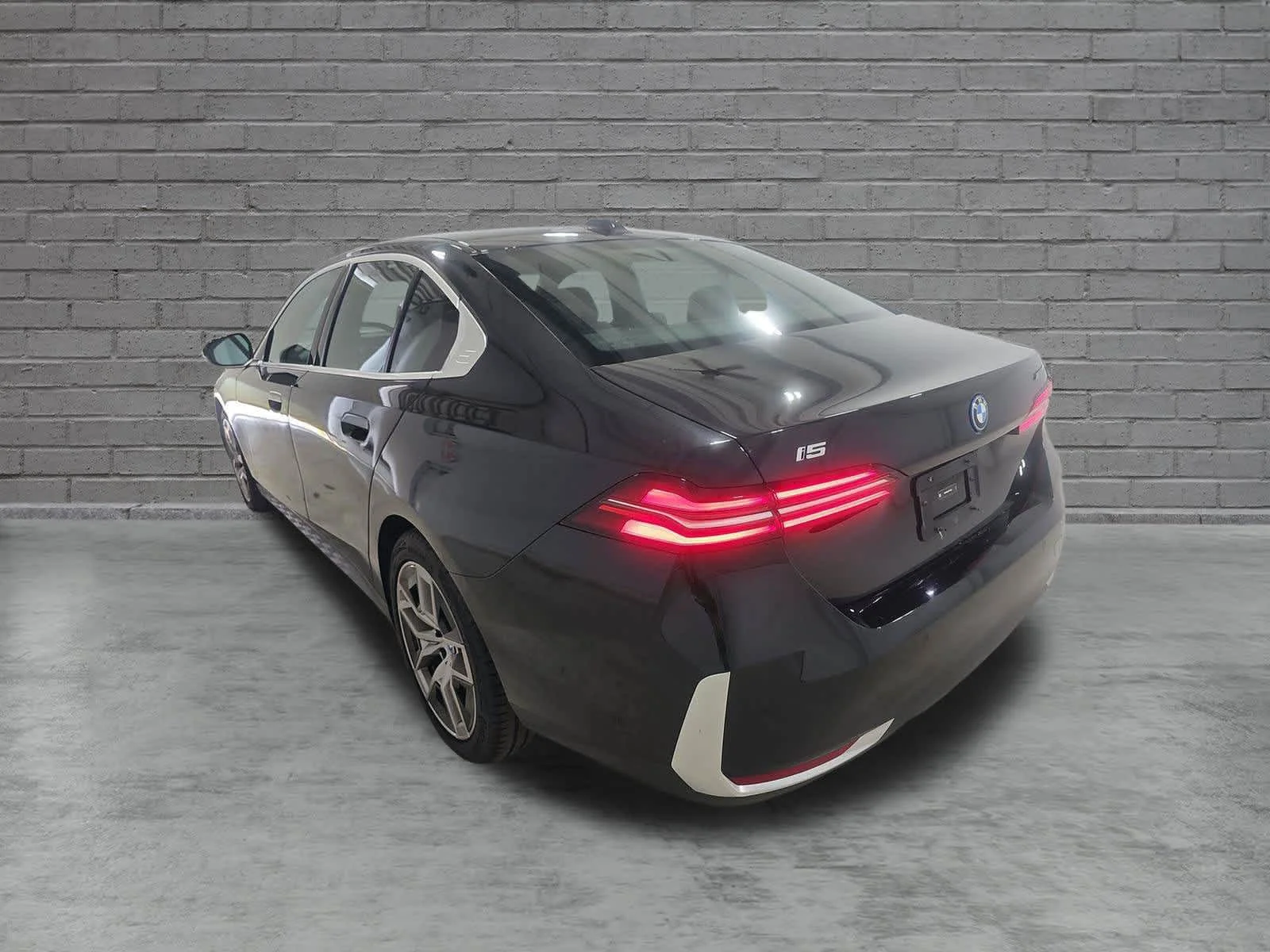 Certified Used 2025 Black Sapphire Metallic BMW xDrive40 image 7