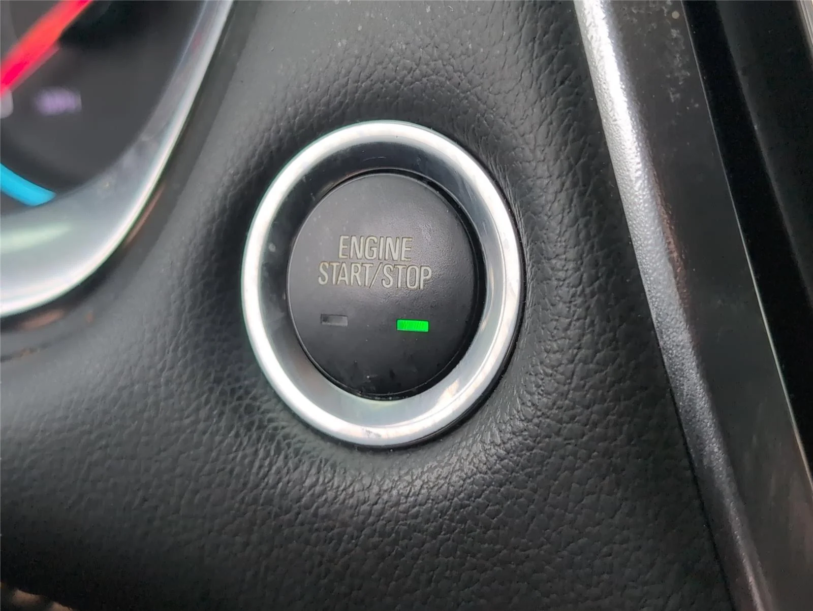 Used 2021 Iridescent Pearl Tricoat Chevrolet Premier image 24